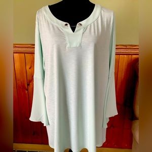 Women’s size Xl top.  New!